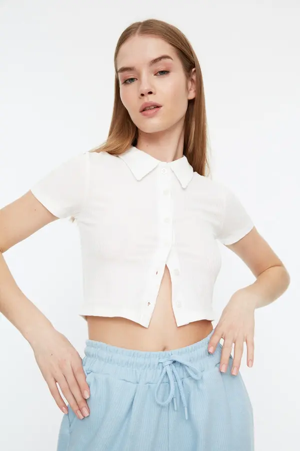 Trendyol Trendyol White Polo Neck Corduroy Blouse in a Slim Fit Knitted