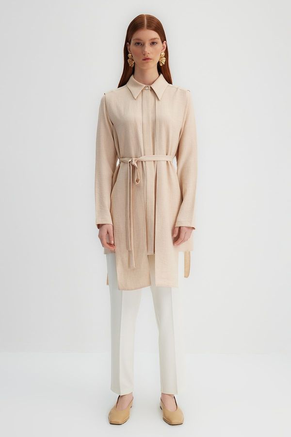 Trendyol Trendyol X Kevser Sarıoğlu бежов колан Aller детайл тъкани риза