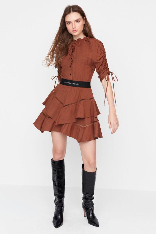 Trendyol Trendyol X Sagaza Studio Кафява еластична рокля на талията