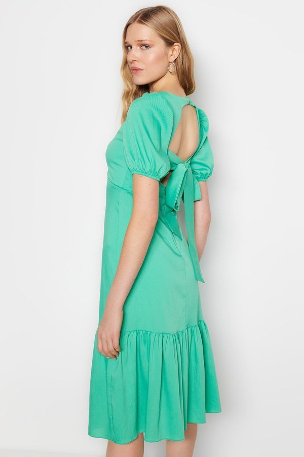 Trendyol Trendyol зелен тъкани обратно детайл Midi тъкани рокля