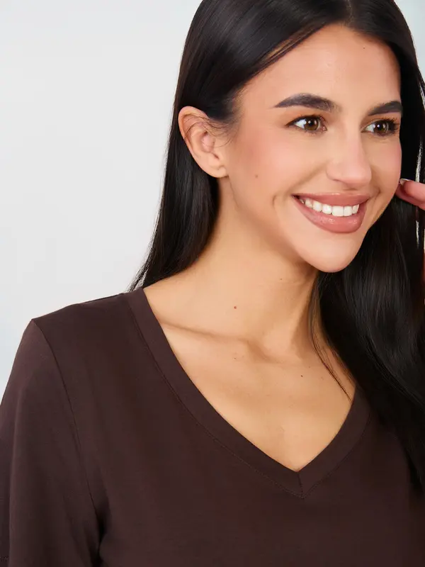 RUE PARIS Тъмнокафява тениска с V-образно деколте