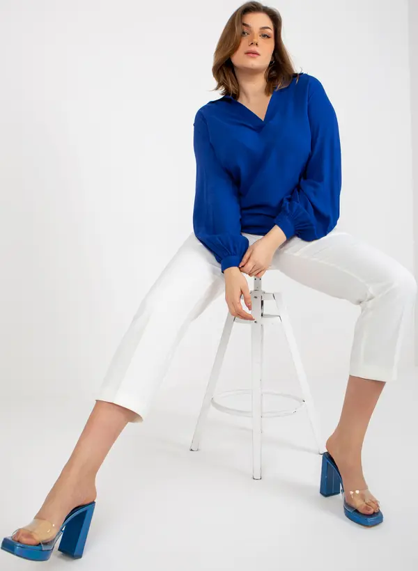 LAKERTA Тъмносиня блуза с големи размери и яка