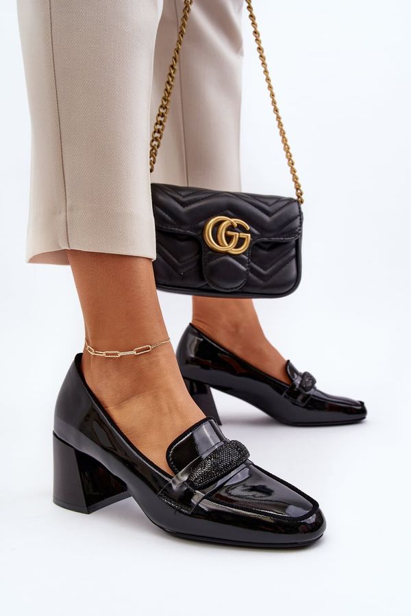 VINCEZA VINCEZA Черни лачени обувки с орнамент Samassa