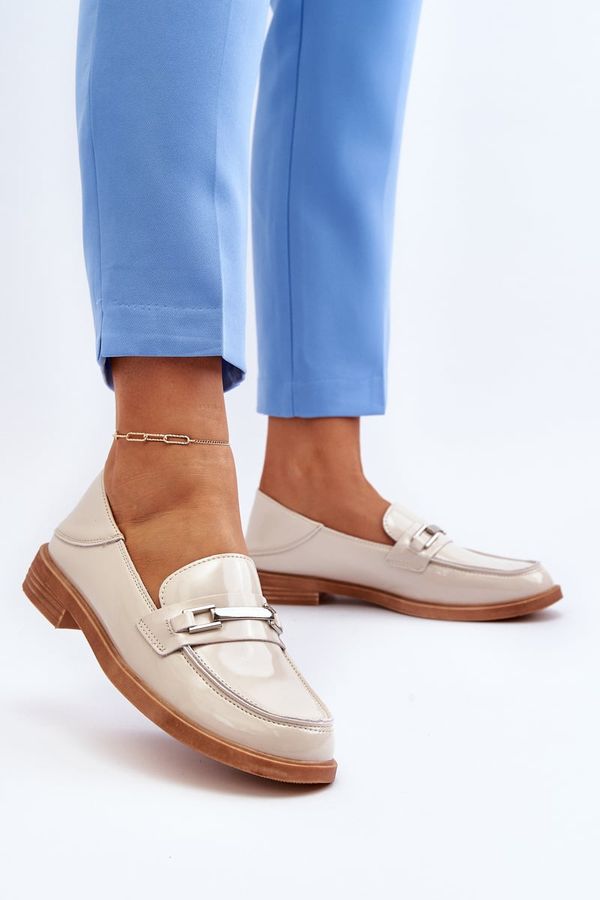 VINCEZA VINCEZA Дамски лачени бежови мокасини Nurea