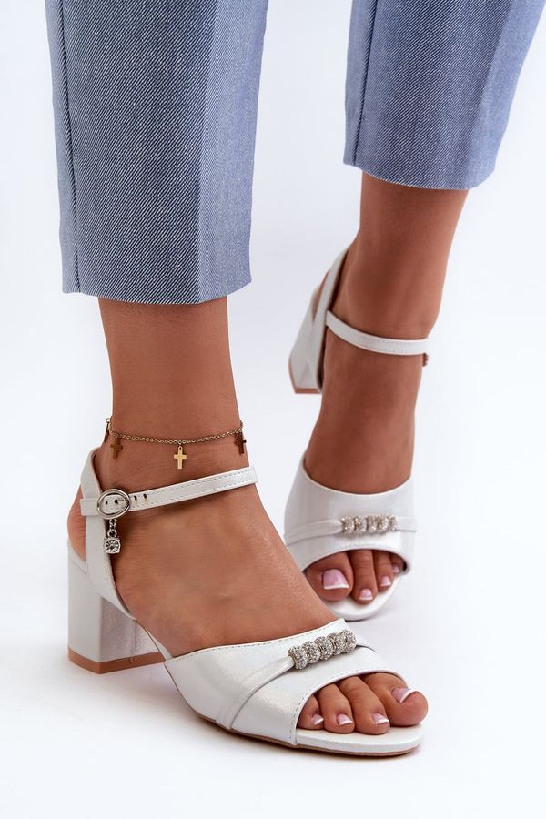 VINCEZA VINCEZA Дамски сандали от еко кожа с ток и сребърни декорации Нархи