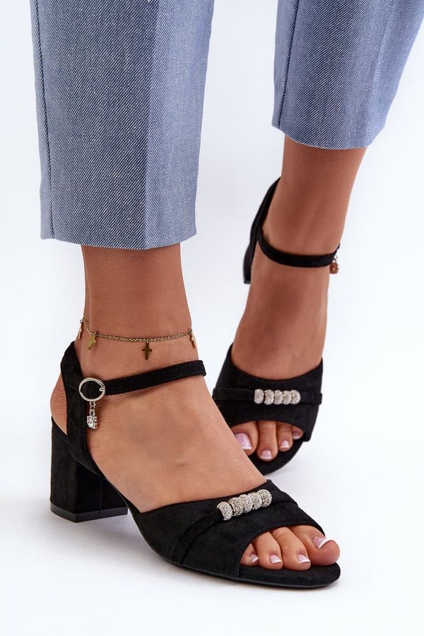 VINCEZA VINCEZA Дамски сандали от еко велур на висок ток с черни декорации Нархи