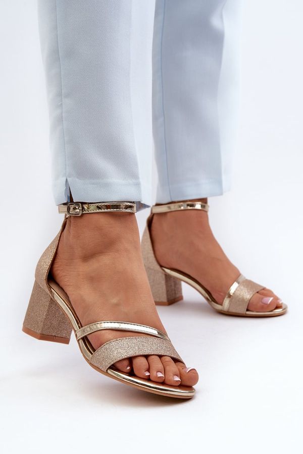 VINCEZA VINCEZA Дамски сандали с блясък на нисък ток Gold Ploemis
