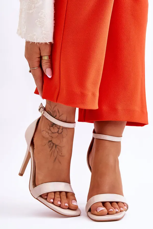 VINCEZA VINCEZA Модни сандали бежови холографски бежови Rayden