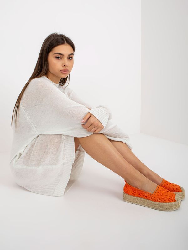 Fashionhunters White oversize knitted dress with the addition of wool