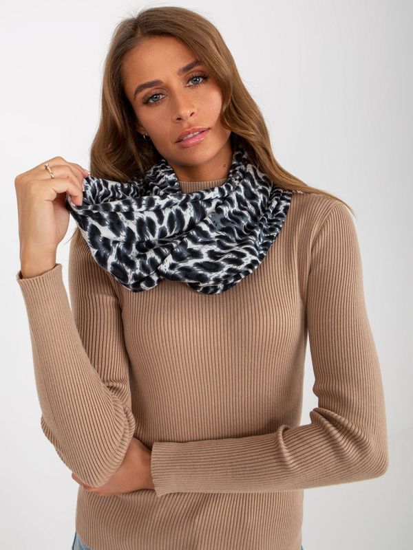 Fashionhunters Women's gray leopard scarf