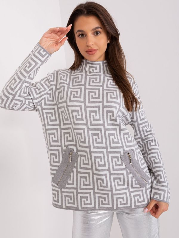 Fashionhunters Women's off-white turtleneck with patterns