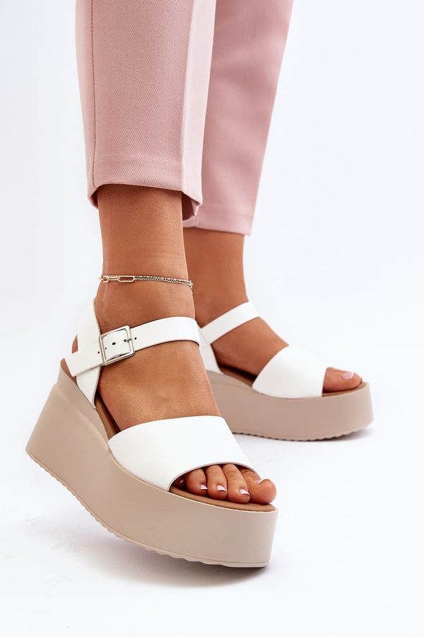 Kesi Women's wedge sandals white Geferia