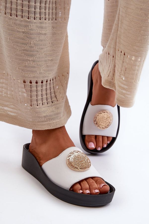 Zazoo Zazoo 2920 Кожени дамски сандали на танкетка със златни детайли Бели Zazoo 2920