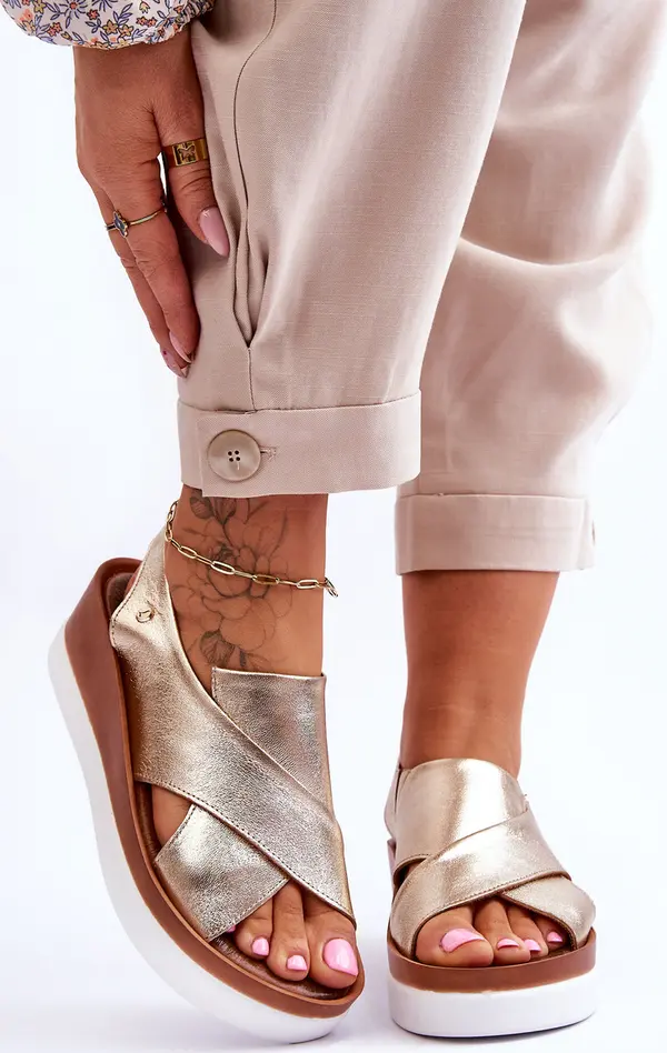 Zazoo Zazoo Кожени сандали на танкетка Gold Morgan