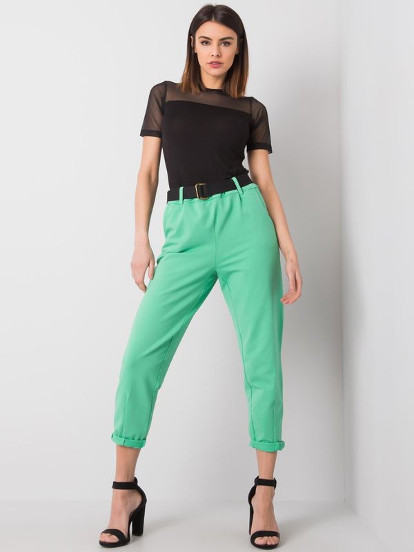 Fashionhunters Зелен дамски панталон с колан
