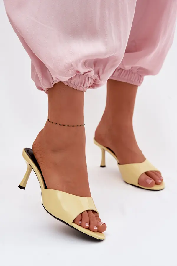 Boto Жълти лачени обувки на висок ток