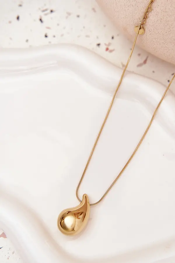 Boto Златно колие с висулка във формата на капка