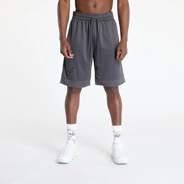 New Era Къси панталони New Era Chicago Bulls NBA Tonal Mesh Short Graphite/ Dark Graphite XS