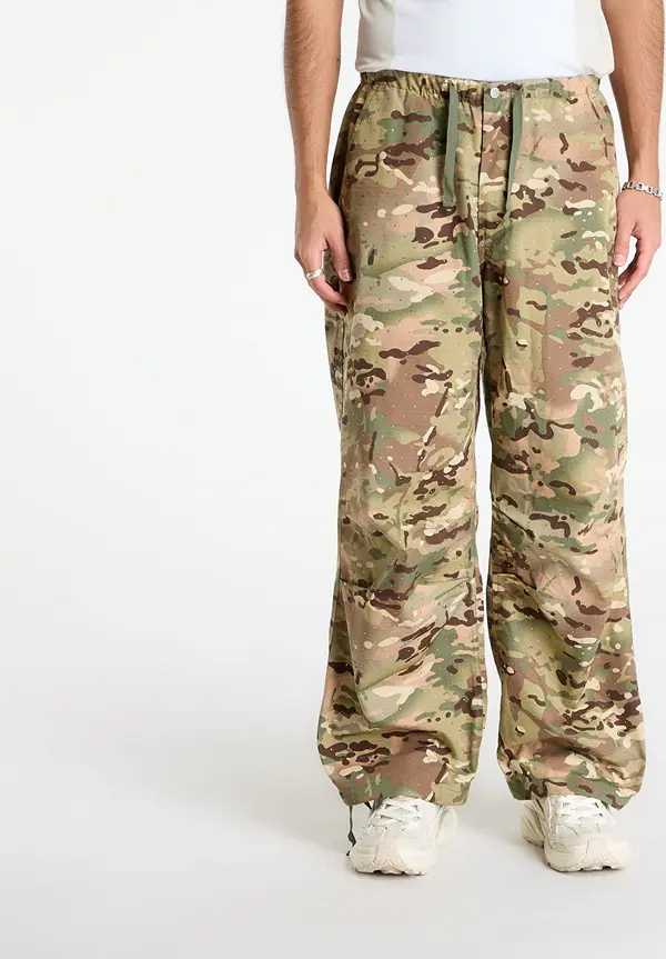 PLEASURES Панталони PLEASURES Gem Camo Wide Pants Camo L