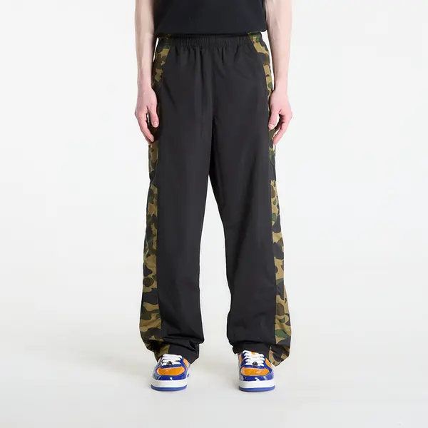 A BATHING APE Потници A BATHING APE 1St Camo Relaxed Fit Track Pants Green S