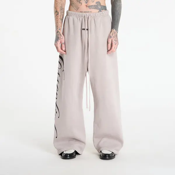 Fear of God Essentials Потници Fear of God Essentials Lounge Sweatpant Smoke Grey XL