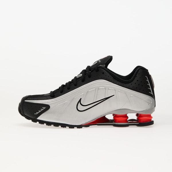 Nike Сникърси Nike Shox R4 Metallic Silver/ Metallic Silver-Black EUR 40