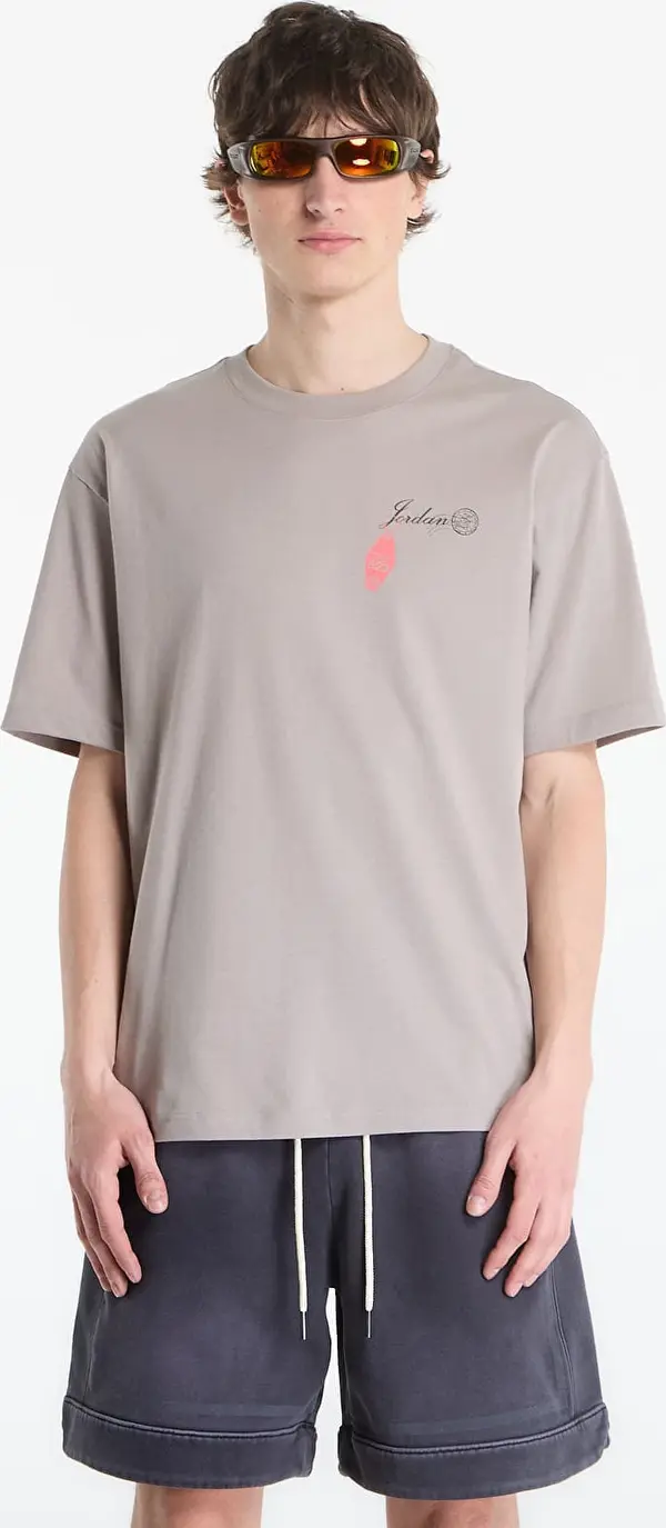 Jordan Тениска Jordan Men's Graphic T-Shirt Enigma Stone/ Infrared 23 M