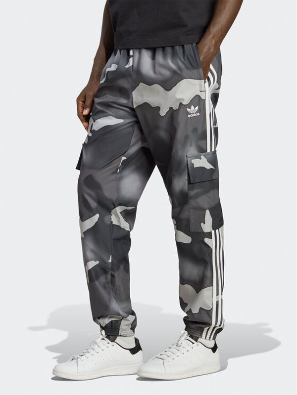adidas adidas Долнище анцуг Graphics Camo Cargo Trousers IC5733 Черен Regular Fit