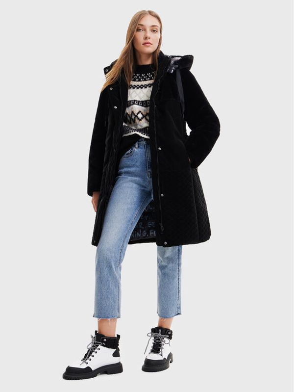 Desigual Desigual Пухено яке Sundsvall 22WWEWAA Черен Regular Fit