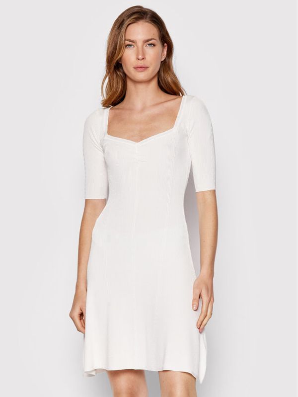 Guess Guess Ежедневна рокля W2YK53 Z30K0 Бял Flare Fit