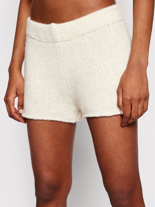 NA-KD NA-KD Шорти от плат 1018-006857-0005-003 Бежов Regular Fit