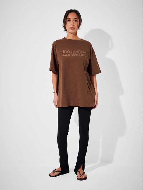 NA-KD NA-KD Тишърт Being Polite 1100-006171-1408-003 Кафяв Relaxed Fit