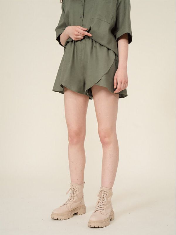 Outhorn Outhorn Спортни шорти OTHSS23TSHOF124 Зелен Relaxed Fit