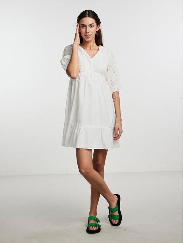 Pieces Pieces Рокля 17139613 Бял Regular Fit