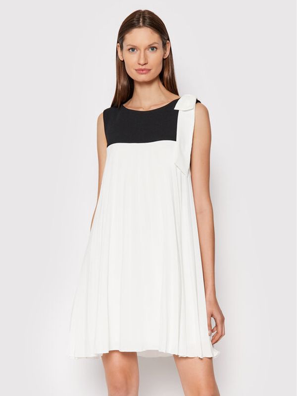 Rinascimento Rinascimento Коктейлна рокля CFC0105068003 Бял Regular Fit