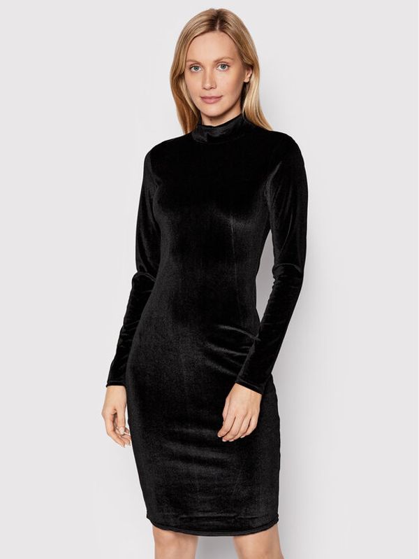 Urban Classics Urban Classics Ежедневна рокля Velvet TB4550 Черен Slim Fit