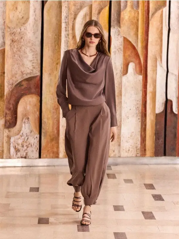 Mohito Mohito - Блуза с обемно деколте - кафяво