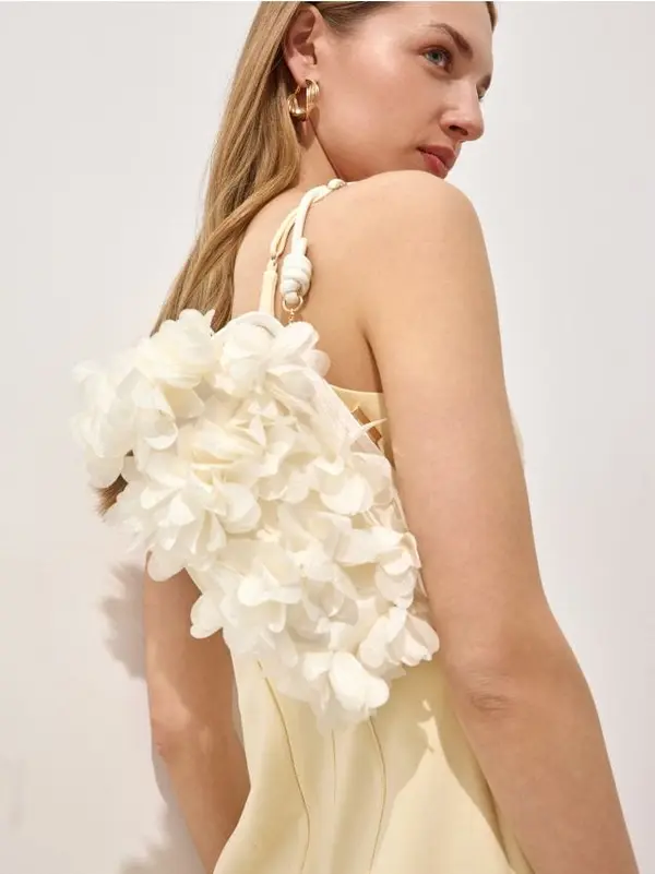 Mohito Mohito - Дамска чанта с верижка - кремaво