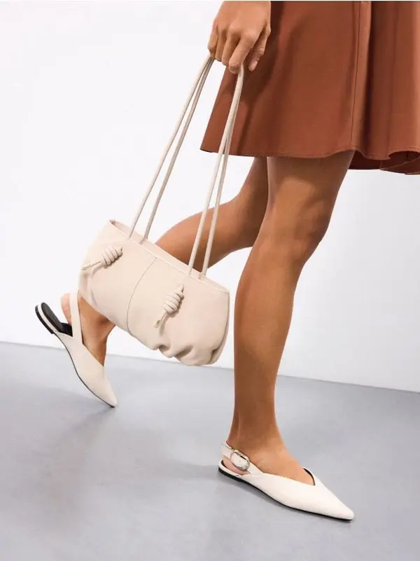 Mohito Mohito - Кожени обувки балерина - бежово