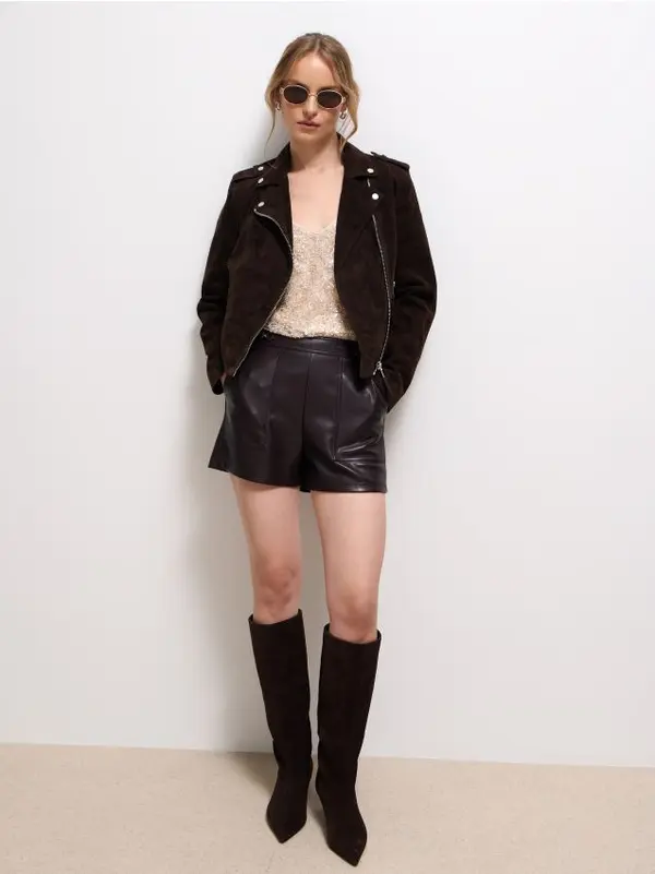 Mohito Mohito - Къси панталони с висока талия - махагон