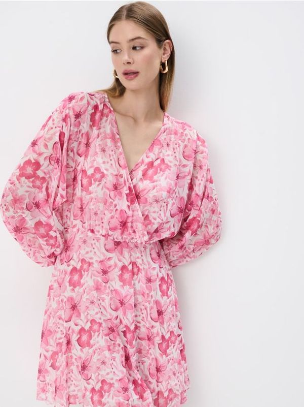 Mohito Mohito - Мини рокля с деколте тип плик - бяло