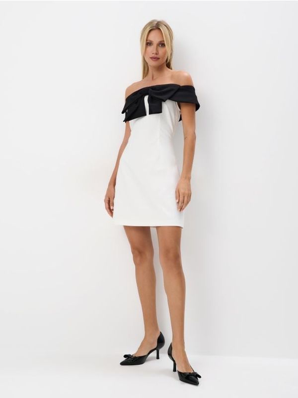 Mohito Mohito - Мини рокля с декоративен елемент - бяло