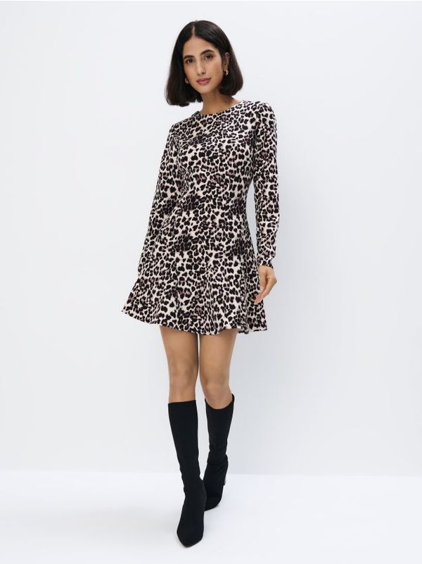 Mohito Mohito - Мини рокля с леопардов принт - цветен