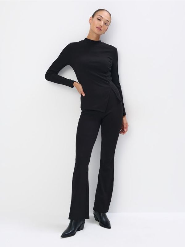 Mohito Mohito - Панталон flare - черен