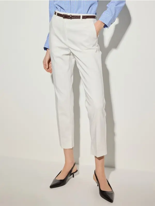 Mohito Mohito - Панталон тип цигара с колан - кремaво