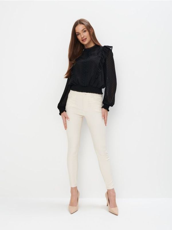 Mohito Mohito - Промазан панталон skinny - кремaво