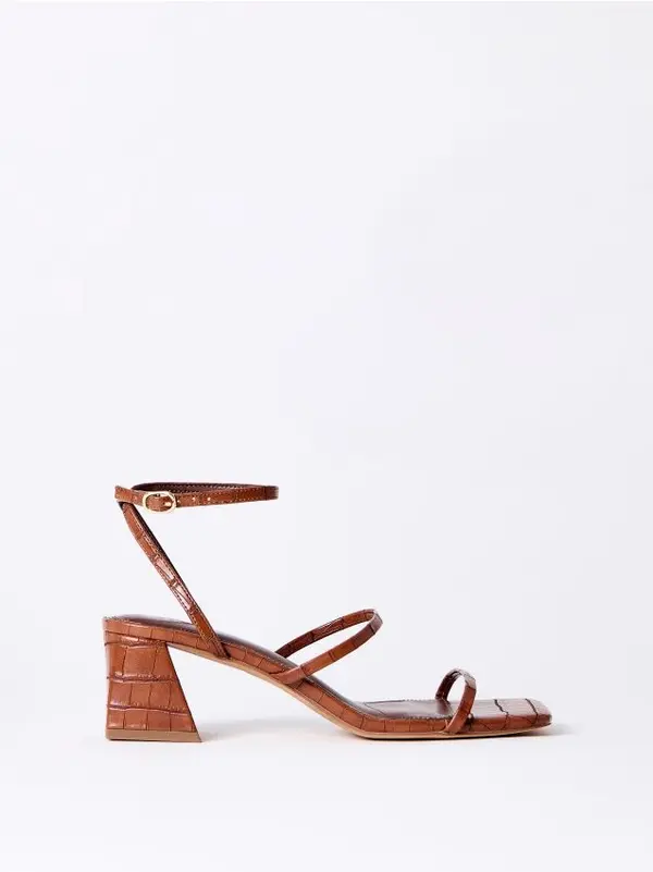 Mohito Mohito - Сандали с квадратен ток - кафяво