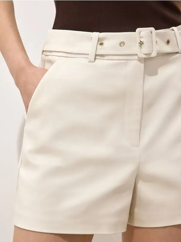 Mohito Mohito - Шорти с колан - кремaво