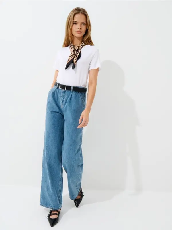 Mohito Mohito - Тениска с остро деколте - бяло