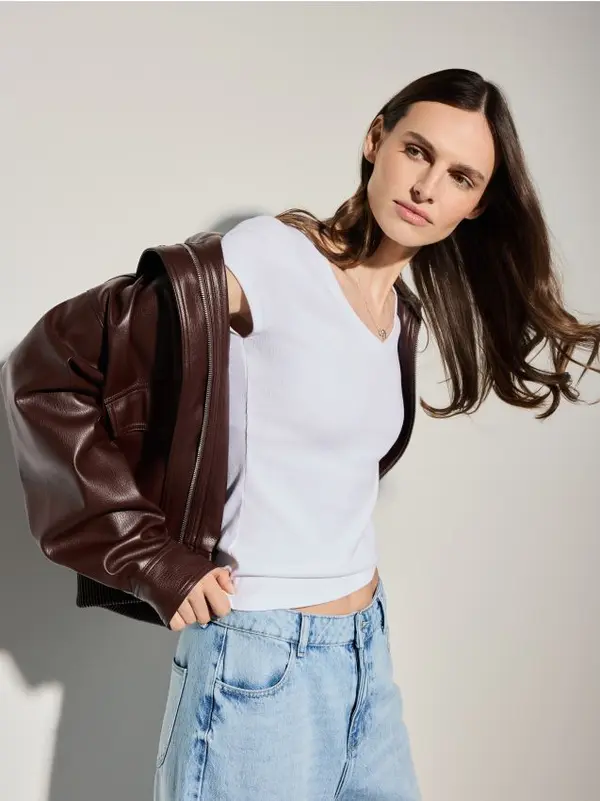 Mohito Mohito - Тениска с остро деколте - бяло